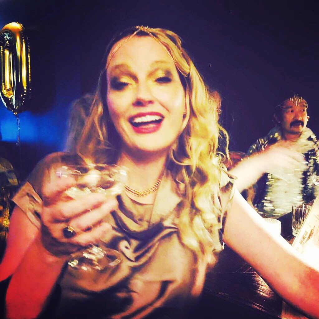 Have another drink, daahlink! Nights in gold satin.
.
.
.
.
#goldennights #partytime #philips50th #londonnights #London #fontainesbar #travel #travelling #partying #oldfriends #livinglife #themodelarchaeologist