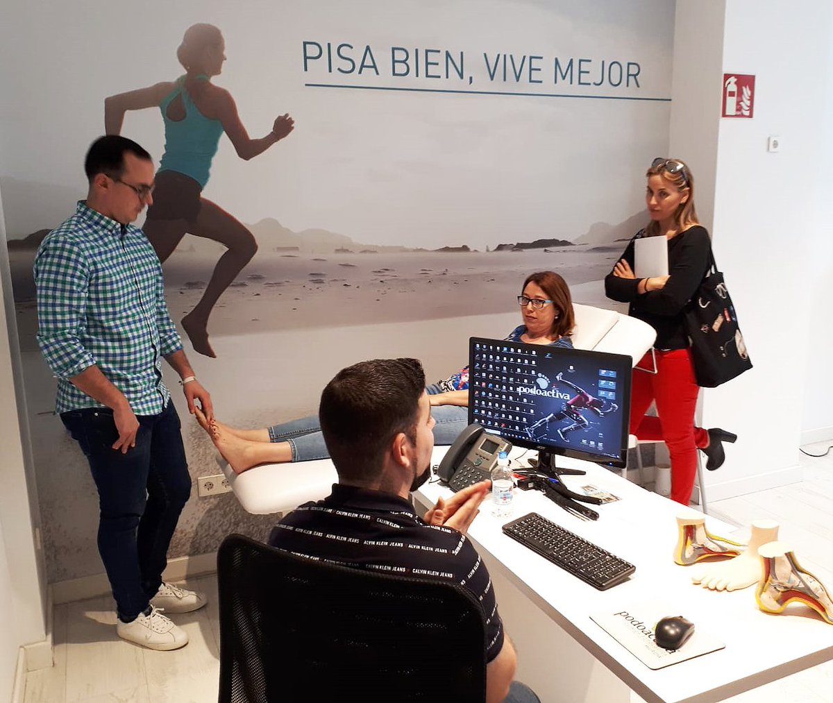 👣📋 <a href="/AitorPM14/">Dr. Aitor Pérez</a> y <a href="/CSemperePodo/">Carlos Sempere Bonet</a>, podólogos de Clínica #PodoactivaMurcia, durante la jornada de actualización en #biomecanica para #fisioterapeutas, organizada a través del colegio de fisioterapeutas de #Murcia y Podoactiva. #Formación