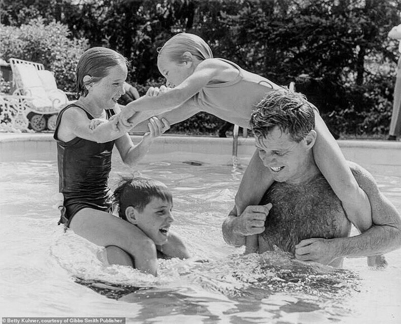 flynnsfancy's tweet photo. Bobby with his children; Joe ll, Courtney, and Kerry messing around in their pool at Hickory Hill, 1964. ✨
.
#BobbyKennedy #RFK #History #Icon #1960s #Kuhner https://t.co/fDJww0soCc