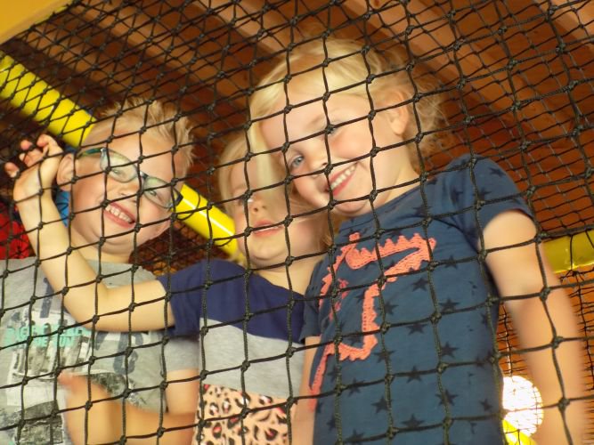PCBSDeHoekstee's tweet photo. Vandaag zijn de kleuters op schoolreisje geweest naar 'Cobus Speelkasteel' in Rheeze. Ze hebben een leuke dag gehad! Alle ouders die gereden hebben hartelijk dank! Bekijk alle foto's op https://t.co/KRTXECRGDl
#Beerzerveld #Ommen https://t.co/TS795chn2g
