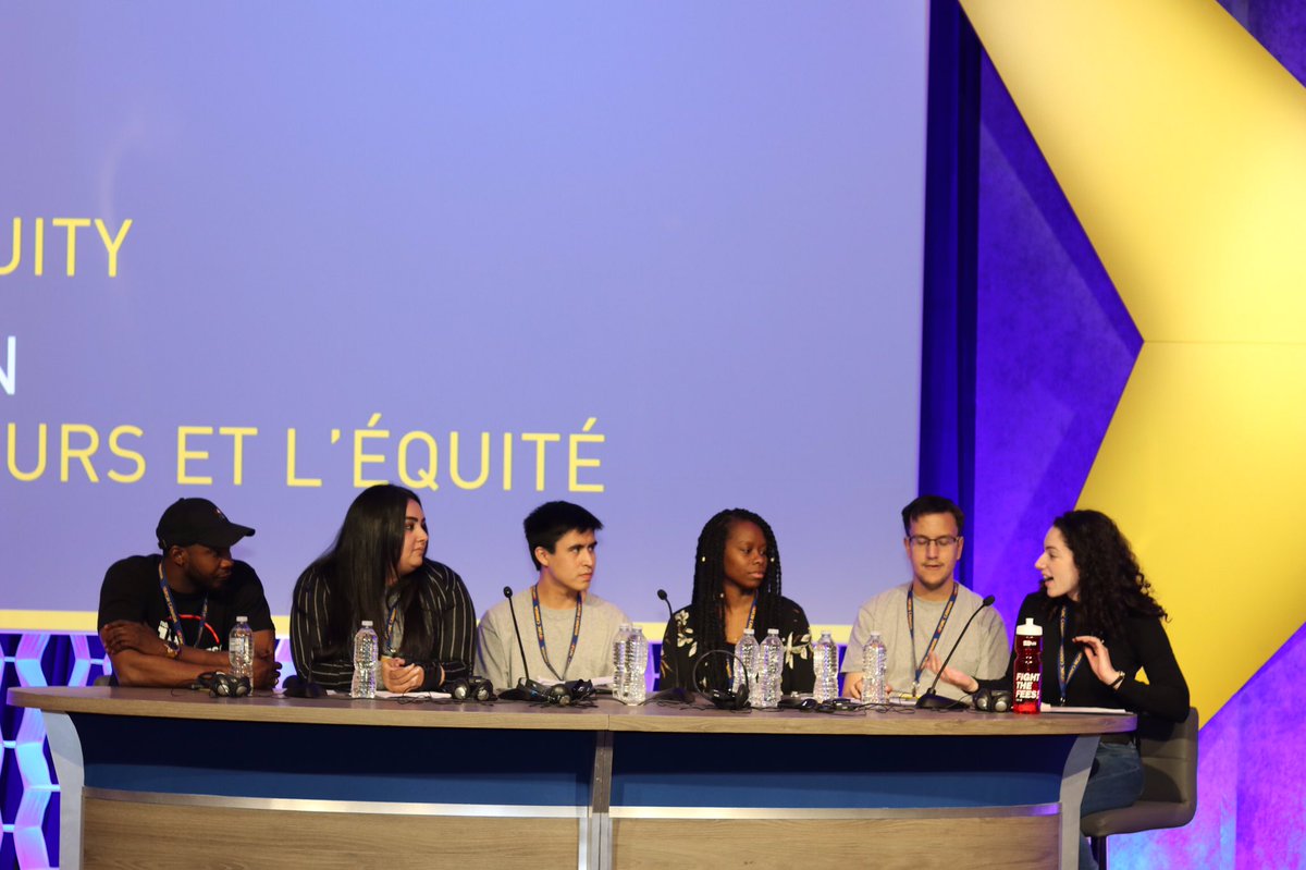 UFCW1006A's tweet photo. Young #ufcw1006a members are making a difference not only at work, but in their communities. So proud of this amazing group of #ufcw members. They are #EverydayHeros #UFCWPower https://t.co/LhLF5kjczP