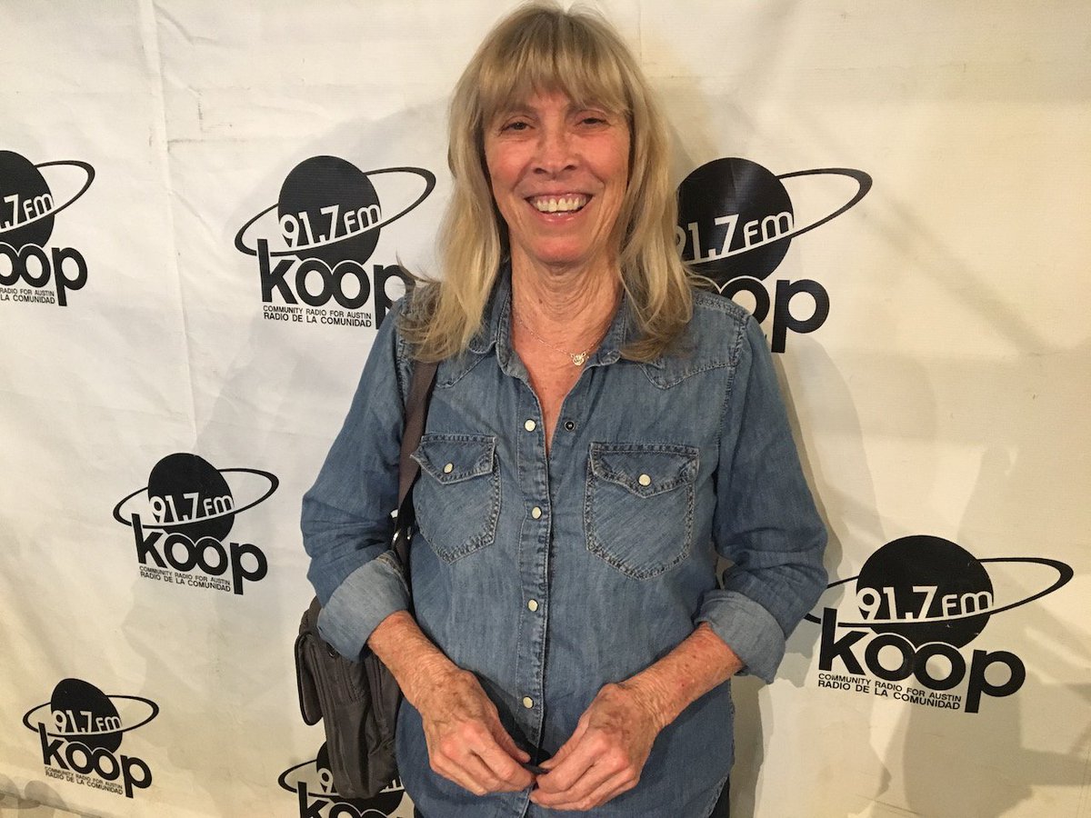 lightscameraatx's tweet photo. The @KOOPradio interview with script supervisor/COOKIE'S FORTUNE screenwriter Anne Rapp: https://t.co/qES8kwhlpG. @austinfilmfest's #CookiesFortune screening 6/2 @VCCinema. We talk script supervision, Robert Altman, Dr. T & the Women, and Rapps' unfilmed #ShortCuts sequel script. https://t.co/ilvCKi7pDW