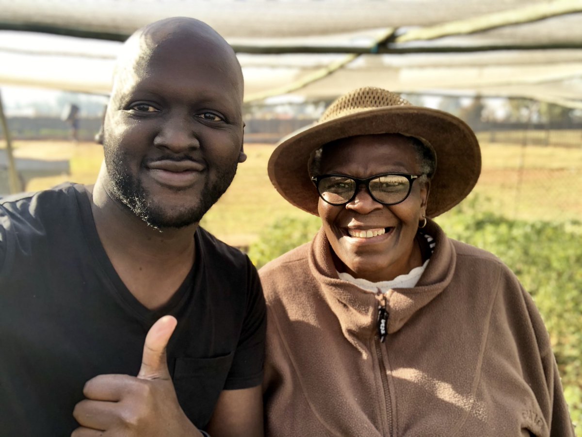 karidas_'s tweet photo. Was on the road today. This is my favorite part of running @khulaapp , the people. The stories and laughs we share always remind me of how important the work we are doing is, impacting real people 🙏🏾 #khulaapp https://t.co/1cyO64jtfF