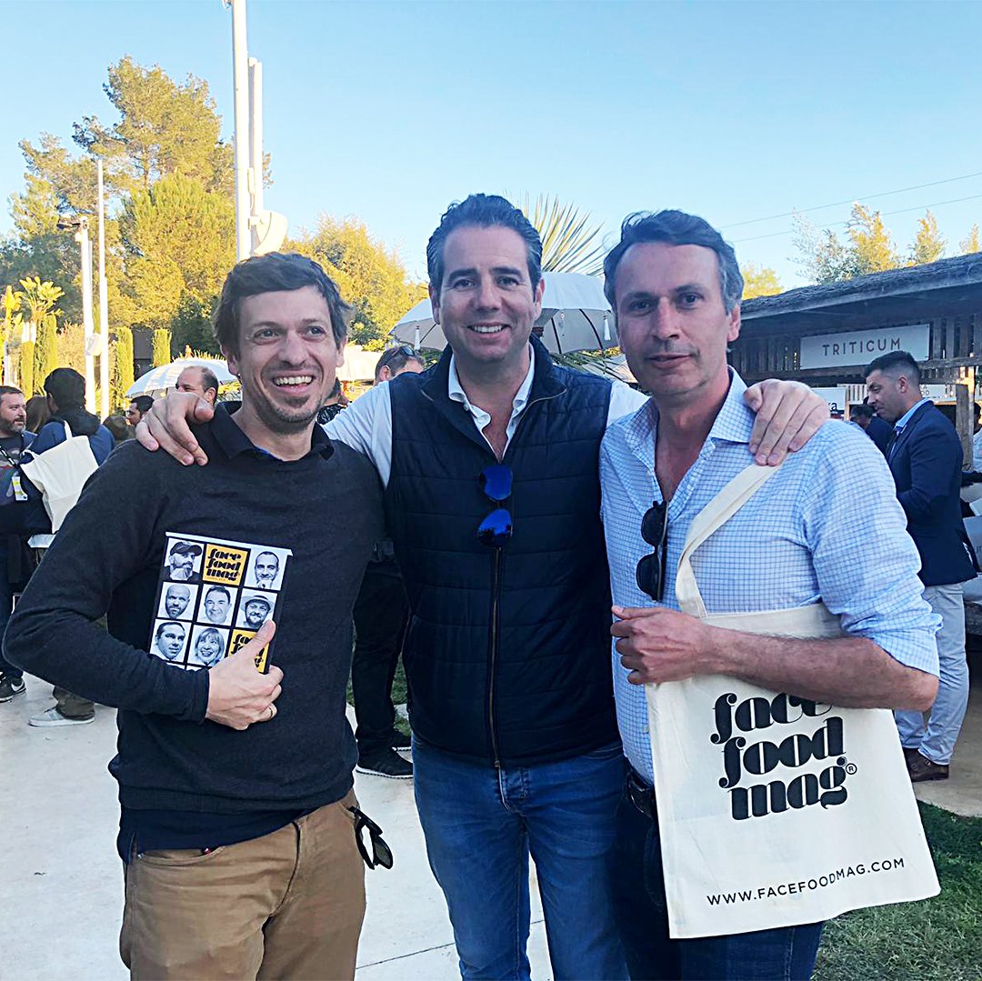 Arctic_crab's tweet photo. In March we were at the "We Are FaceFood Ibiza 2019". Sometimes, advertising is only an excuse to share moments. Applause for Íñigo Rodríguez, executive chef of @Pacha Group and Jesús Trujillo, CEO of @faceFOODmag
#weAreFaceFood #ibiza #ffmag #pacha https://t.co/uTWwBqBCSD