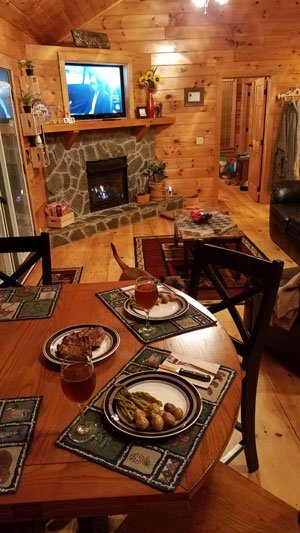 KozyCabin's tweet photo. You decide! Eat in or out.
The choice is yours when you stay at Kozy Cabin Retreat in #MurphyNC
https://t.co/ogLgegZKbw
2 bedroom, 2 bath log cabin https://t.co/DAGqzYWIMG