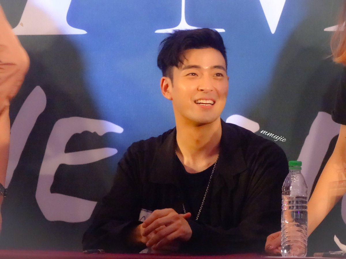 myjiexsy's tweet photo. [01.05.2019] James The Light Tour in Kuala Lumpur ⑦ 
#JamesLee #JamesTheLightMY 
#JamesJHL https://t.co/6NYBBF3hAb