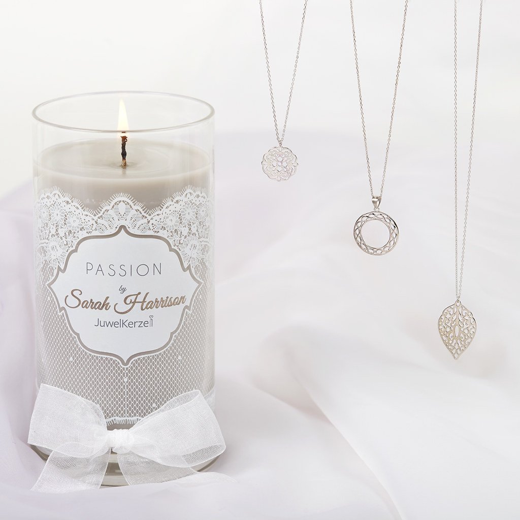 Siete passionali o romantiche? Ecco una candela profumata che combina entrambi gli aspetti! ❤️ #Passion by Sarah Harrison ❤️ 

Scopritela qui ✨ bit.ly/2W3m16S ✨ #candelagioiello #new #collane