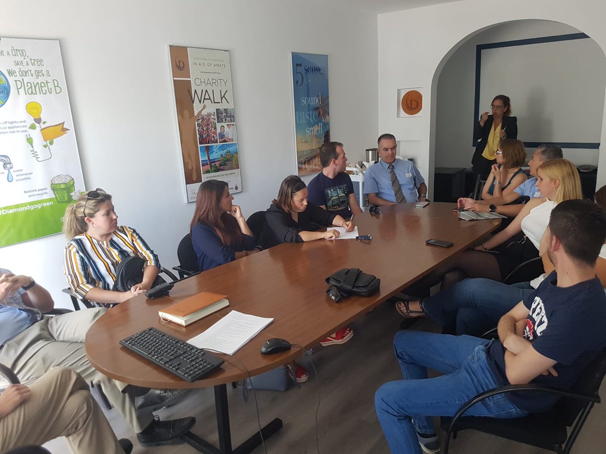 #SantaBarbara Keeping our reception dept. meeting. #DiamondResorts #lifeatdiamond #diamondcareers <a href="/RamiroVelasco16/">Ramiro Velasco</a> @ElenaDortaSBGOC All really focused in our goals!