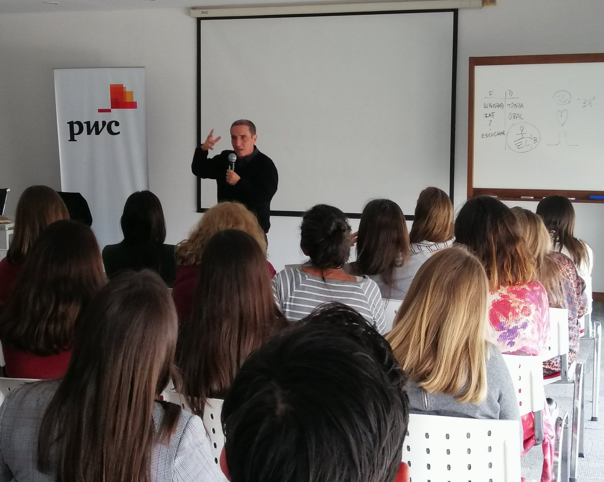 Gustavo Rey resalta la importancia de generar mensajes concretos, breves y sencillos. También nos comenta sobre algunos elementos clave del lenguaje corporal.