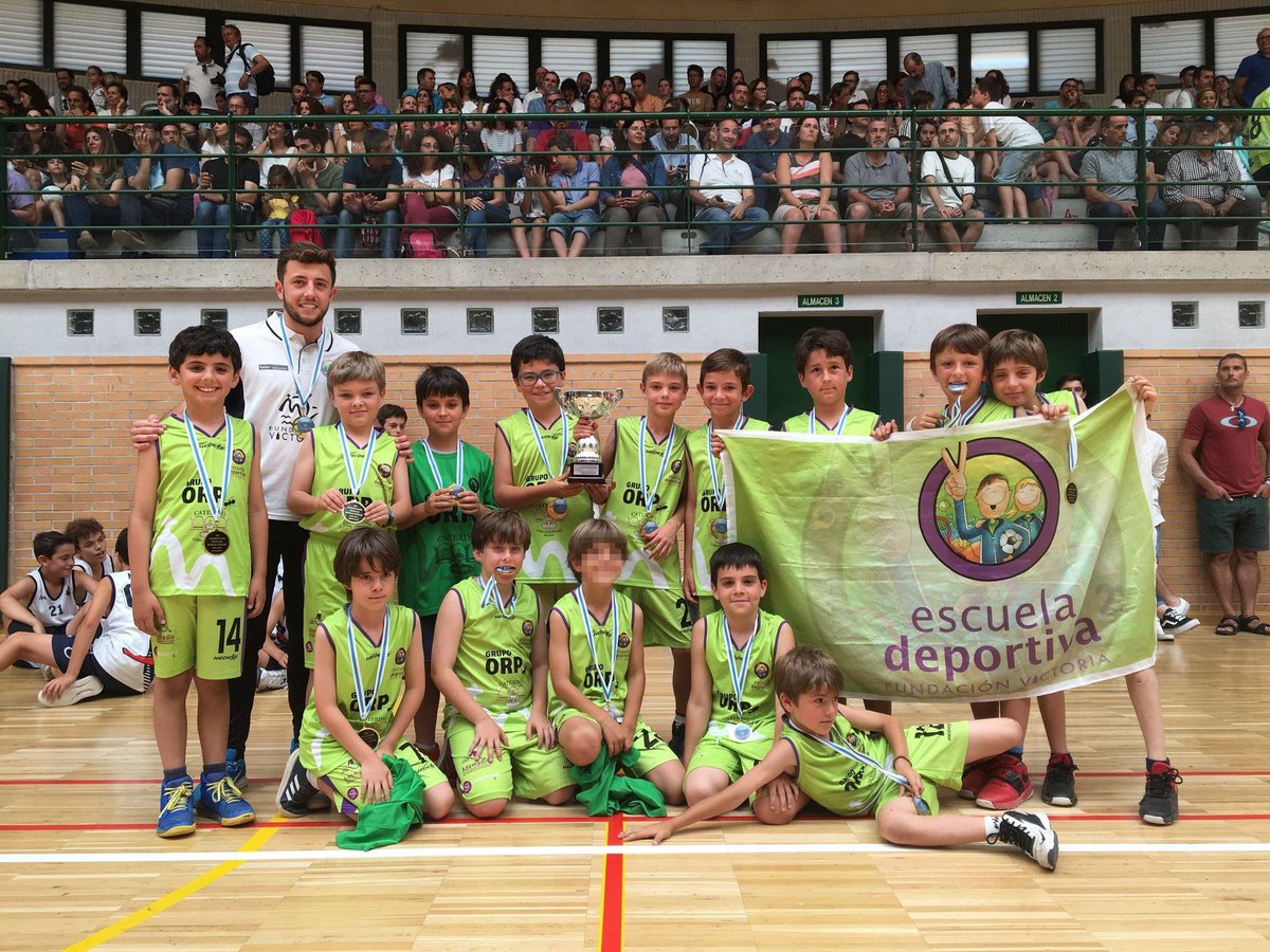 presentacionMLG's tweet photo. ESCUELA DEPORTIVA| @ED_FundacionSMV 🏀🏐
▶️Gran fin de semana para nuestro deporte!! #Premini #Masculino #campeón de #LigaFERE e #infantil #masculino #subcampeón de @ecMalaga 🎉
▶️También para #FútbolSala en el #TorneodelaAmistad celebrado @cardenal_ori 🏐 https://t.co/t5t8xSxDxD