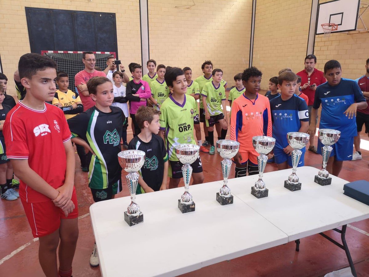 presentacionMLG's tweet photo. ESCUELA DEPORTIVA| @ED_FundacionSMV 🏀🏐
▶️Gran fin de semana para nuestro deporte!! #Premini #Masculino #campeón de #LigaFERE e #infantil #masculino #subcampeón de @ecMalaga 🎉
▶️También para #FútbolSala en el #TorneodelaAmistad celebrado @cardenal_ori 🏐 https://t.co/t5t8xSxDxD