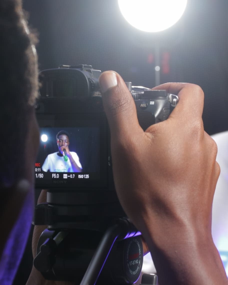 TECNOMobileRW's tweet photo. Abanyempano 15 muri 30 batoranyijwe bagiye muri studio gutunganya impano zabo abandi 15 bazajya muri studio ejo murwego rwo kuzahatanira kujya mumpano 10 zizahiga izindi zikazagera kuri final!!. Tubibutse ko final ari tariki 29/6 .
#TimeToLightUpRw
#SparkYourTalent!!. https://t.co/19ewPNkqHd