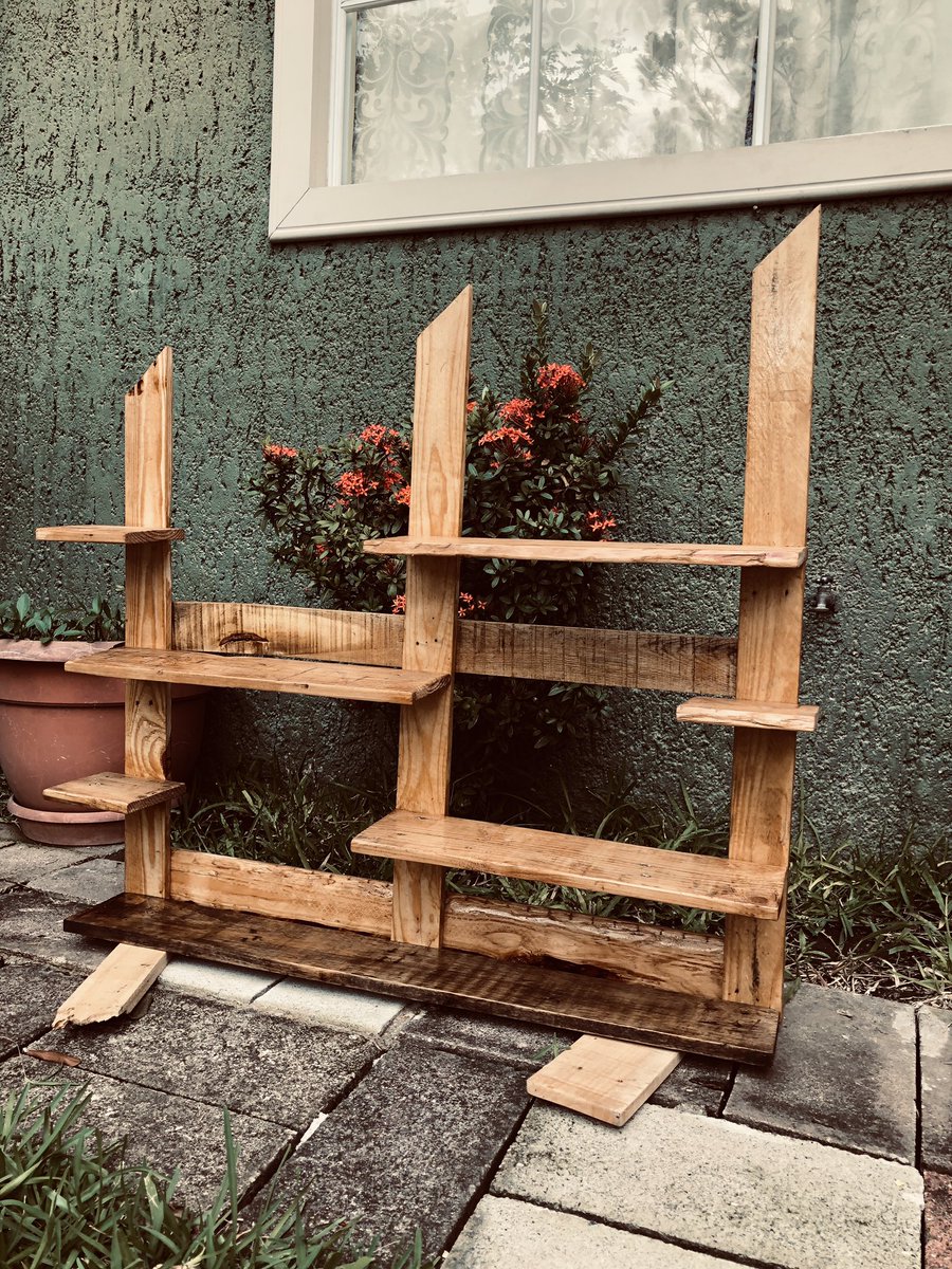 Ramirezsammy15's tweet photo. Todo lo puedo en Cristo que me fortalece. (Puede ir en el suelo o sujetada a la pared) ♻️Macetera para Suculentas #suculentas #maceterademadera #maceteradepallets #ideasconpalets #mueblesdemadera #mueblesdepaletas #palletswood #palletsigns #palletsfurniture #palletstyle #woodart https://t.co/FkjjOatGCh