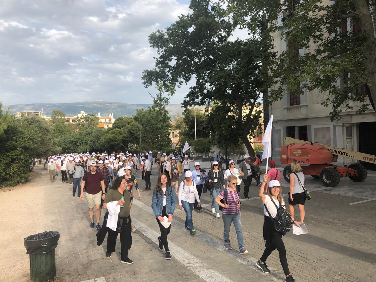Look at thaaaat! HoT walk, attended by lots of congress participants! What a great initiative! ⁦@escardio⁩ ⁦@mmamas1973⁩ ⁦@GiuseppeGalati_⁩  #HeartFailure2019 #HeartFailureCongress2019 #stay_fit #cardiovascular_prevention_in_practice