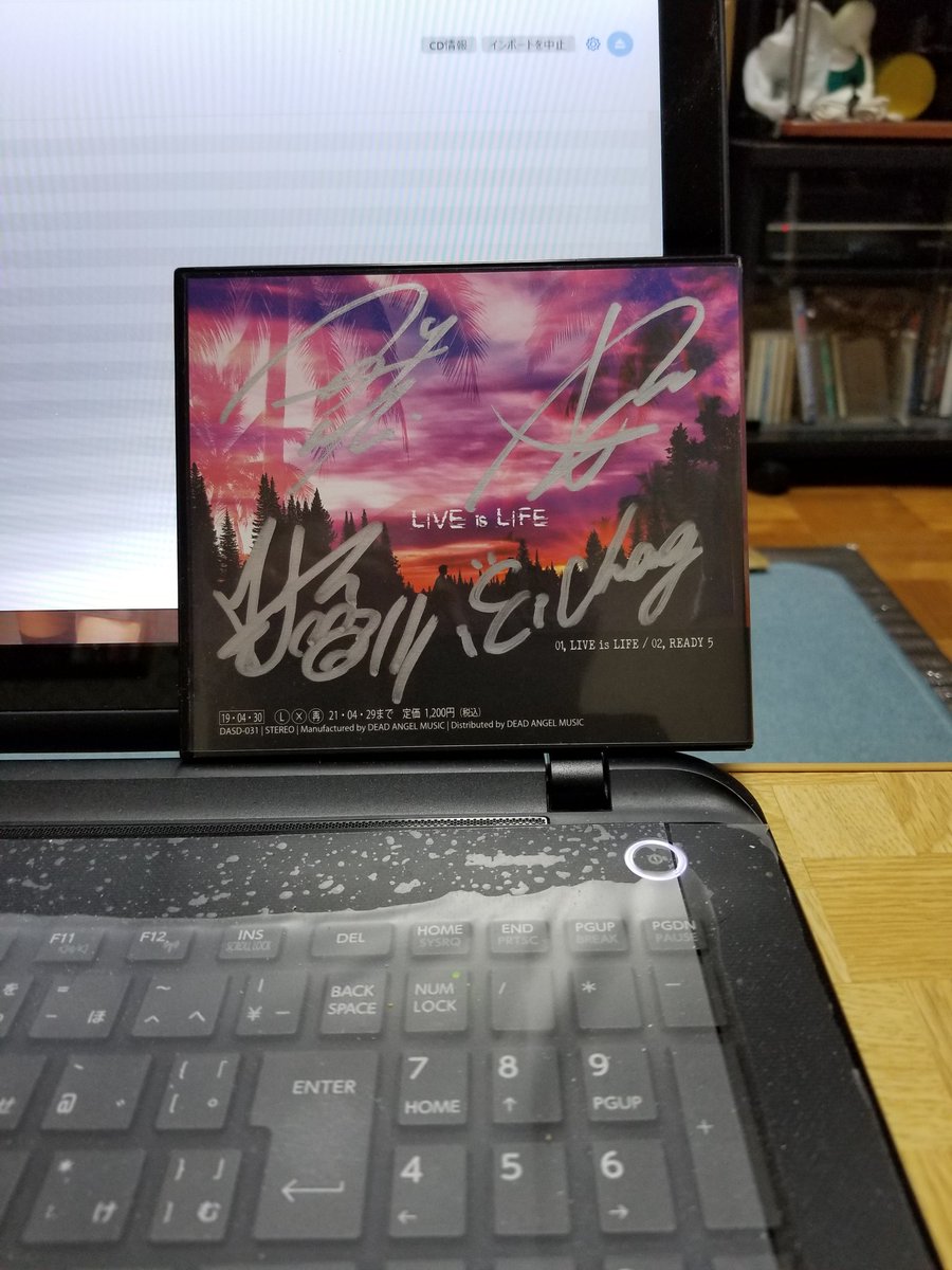 monchan_yanosan's tweet photo. 今からiPodに入れるよ~😁
#爆弾幸気圧 #LIVEisLIFE #READY5 https://t.co/rvnongblyp