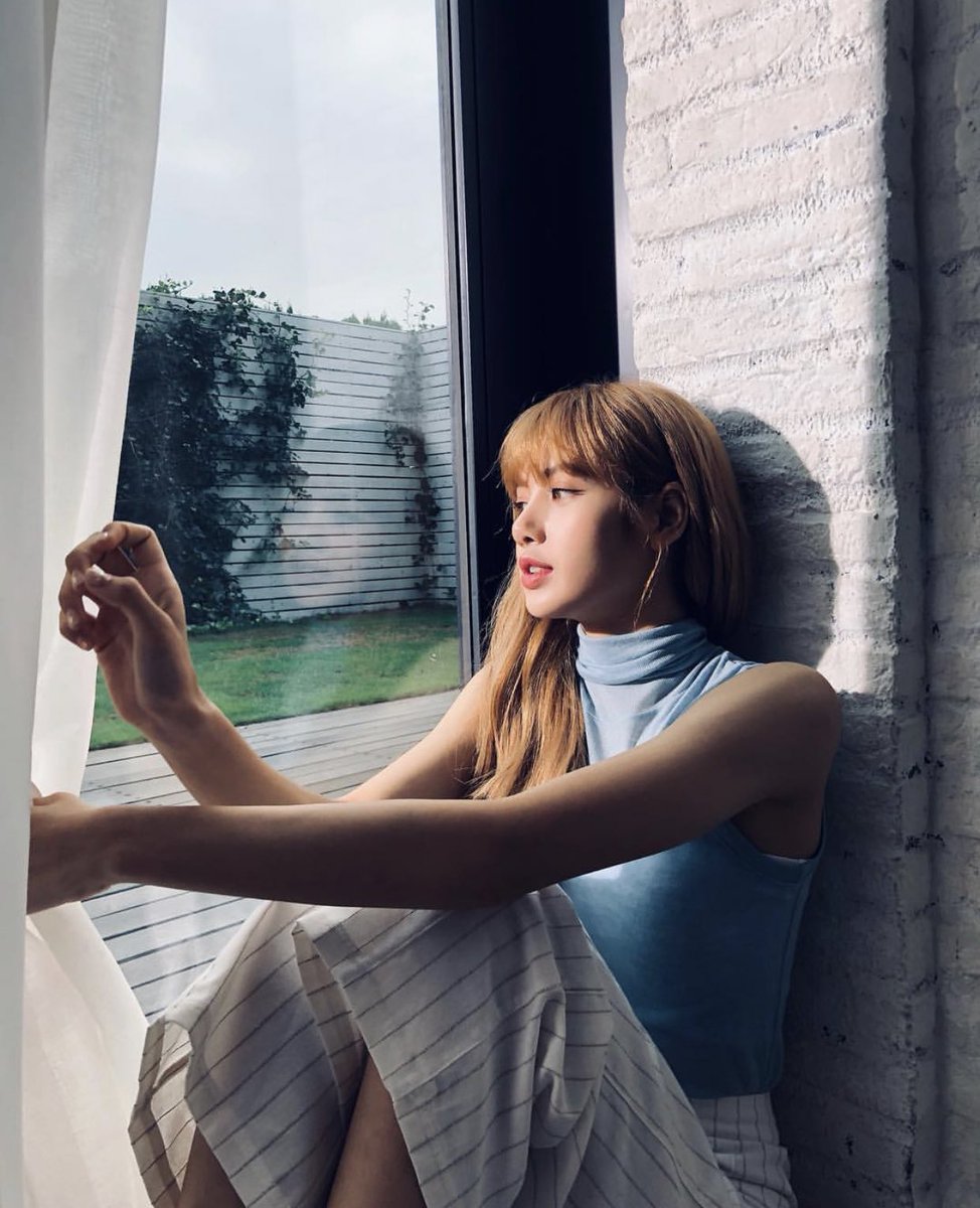 IntBLACKPINK_PH's tweet photo. Lisa gained 20Million followers in just 348 days! Less than a year! And She became the most followed Kpop Idol on Instagram.

🎉❤️
#LISA20MPARTY #BLACKPINK @ygofficialblink https://t.co/PyPvQwItY7