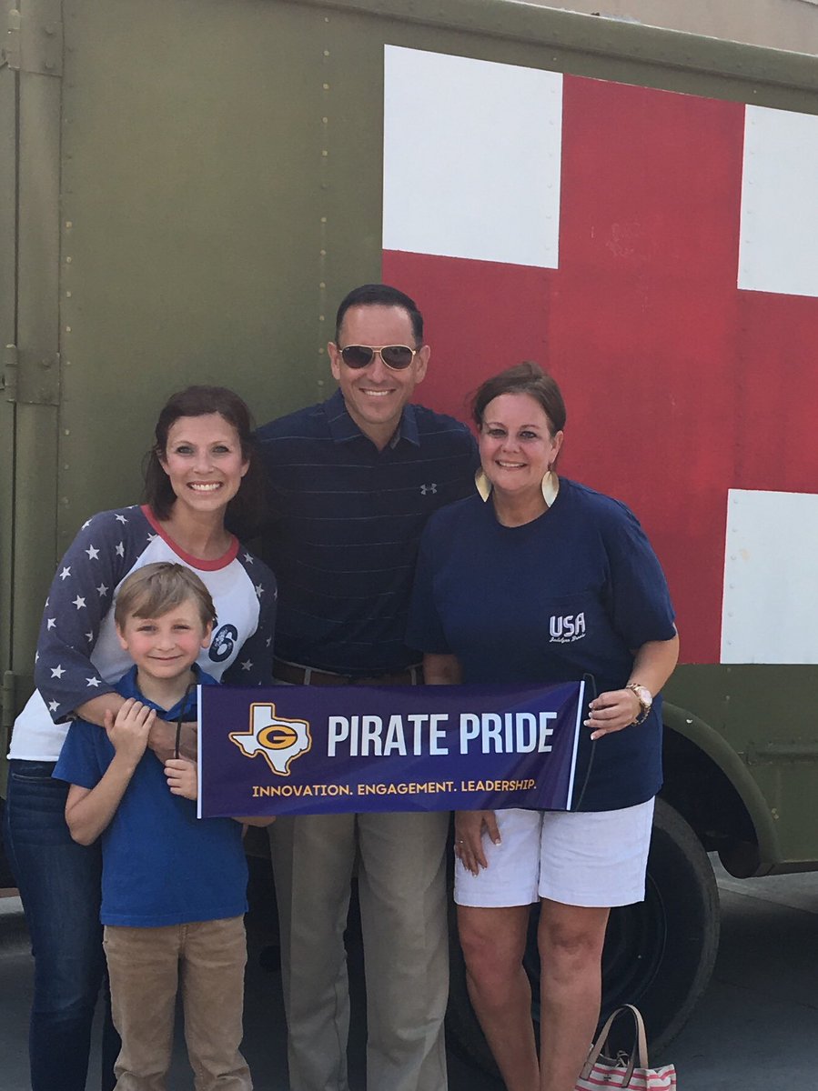 We hit the mother-load of #piratepride!!! <a href="/KristenBeaird/">Kristen Beaird</a> ❤️🇺🇸💙