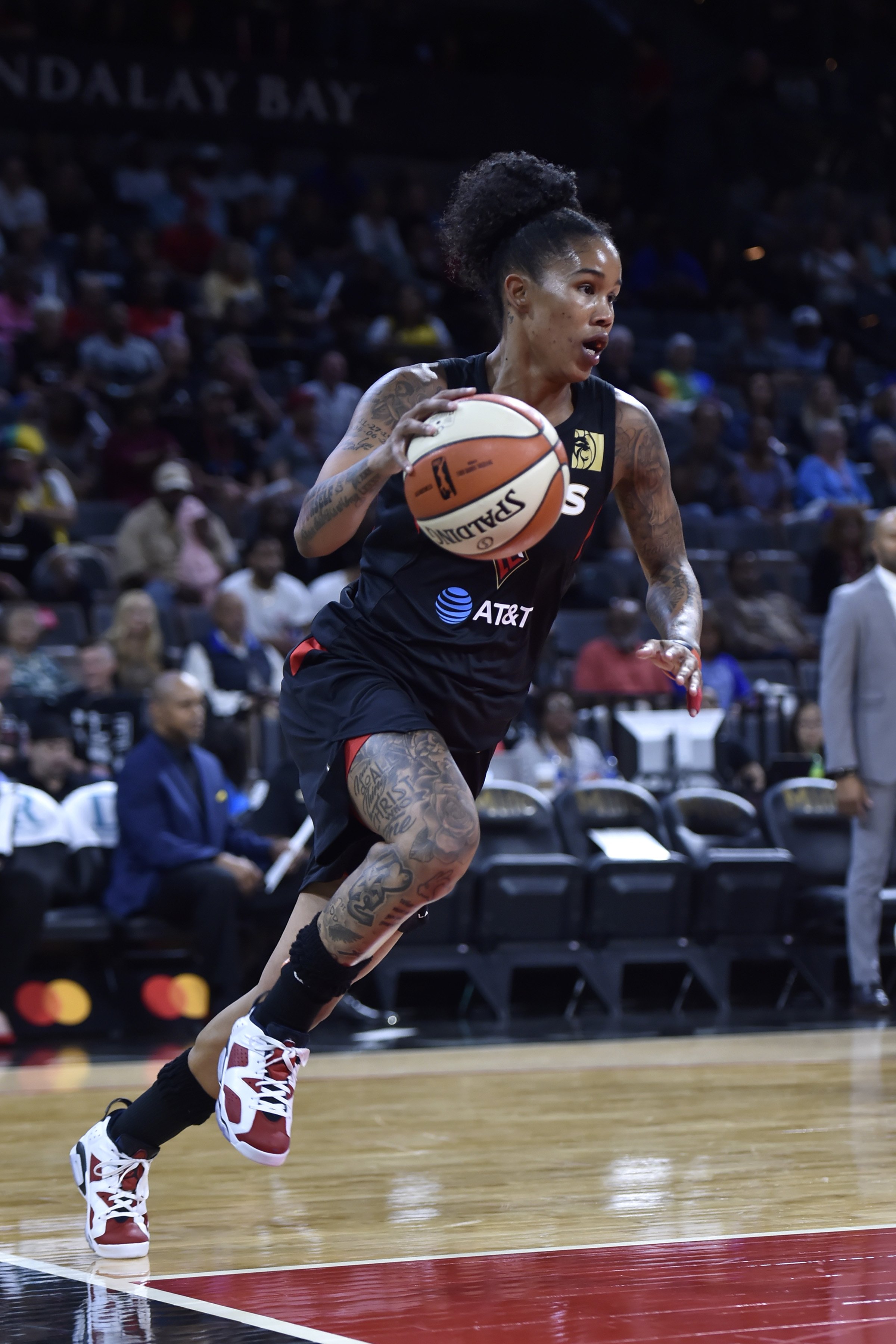 Espacio cibernético escaramuza enfocar B/R Kicks on Twitter: ".@tyoung11 made her season debut wearing the  “Carmine” Air Jordan 6 Low. 👀 https://t.co/YO3vTRllHb" / Twitter