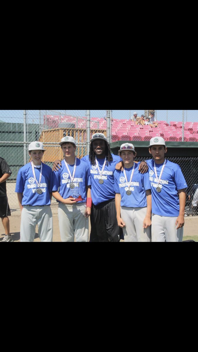 casey_ccole's tweet photo. Was tough picking through all the oldies from baseball😂 Happy 22nd Brotha❤️ @cajegolden11 https://t.co/EVPPJD6Ixo