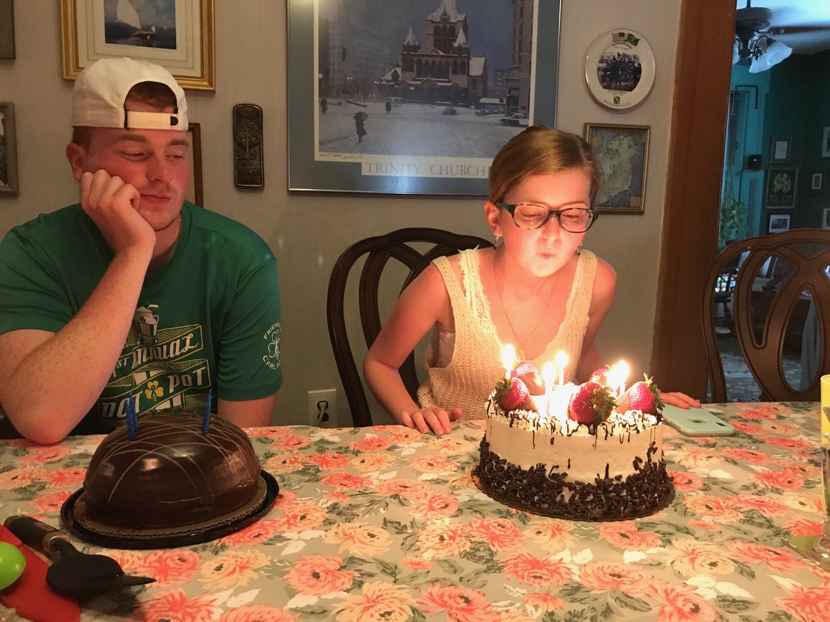 ___mkc___'s tweet photo. Wished Finn would smile in pictures mom #19 https://t.co/29ciIvx1li
