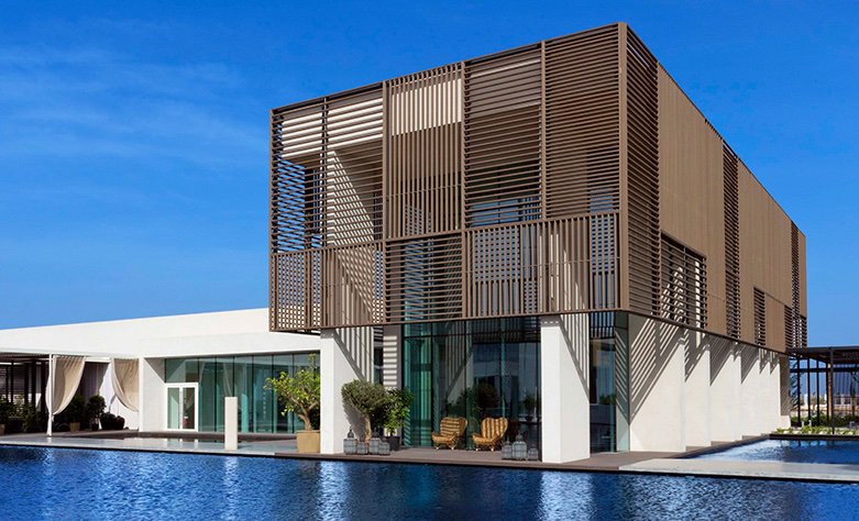 luxuszeit's tweet photo. Kennt ihr Adschman? Derzeit gilt das kleine Emirat, das nur unweit von Dubai entfernt liegt, noch als absoluter Geheimtipp. luxuszeit war vor Ort und hat das traumhafte Oberoi Beach Resort Al Zorah entdeckt. Zum Hotelbericht: https://t.co/73zAQPzUmw https://t.co/QMQJByB9wK