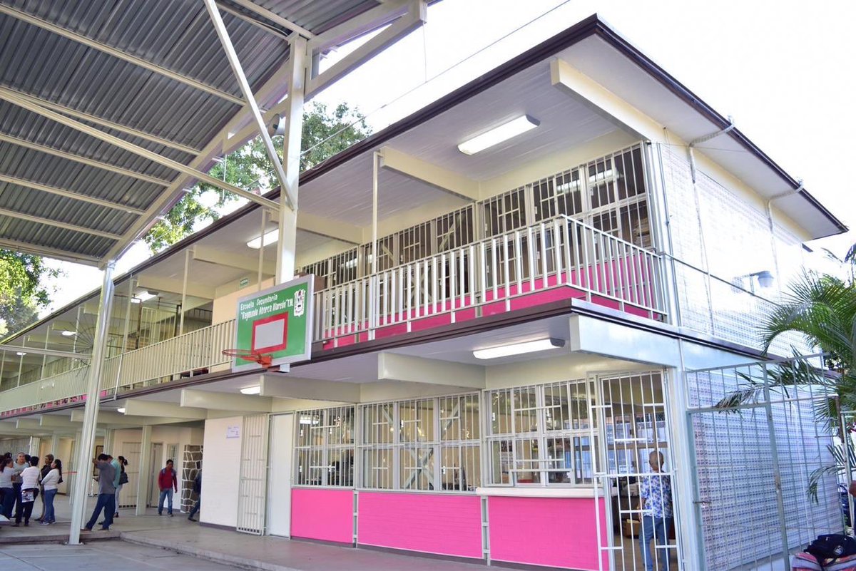 GuerreroComSoc's tweet photo. Con una inversión mayor a los 6 mdp y en beneficio de más de 1,500 alumnos el edificio “A” alberga 3 aulas didácticas, 3 direcciones, sala de juntas, servicios médicos, bodega y biblioteca. https://t.co/LIeYyBZTLD