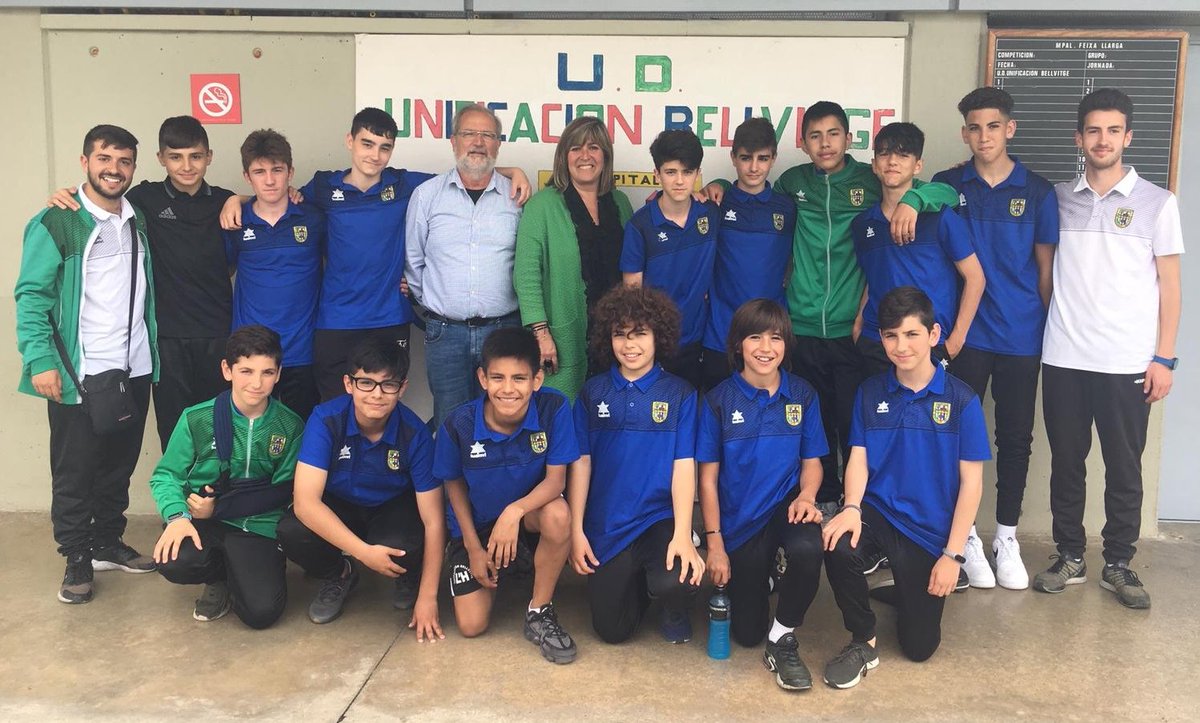 UniBellvitge's tweet photo. Infantil 'A' leader de #2inf24 con @nuriamarinlh, nuestro Presi, y el equipo técnico. https://t.co/kwapM6KkVI