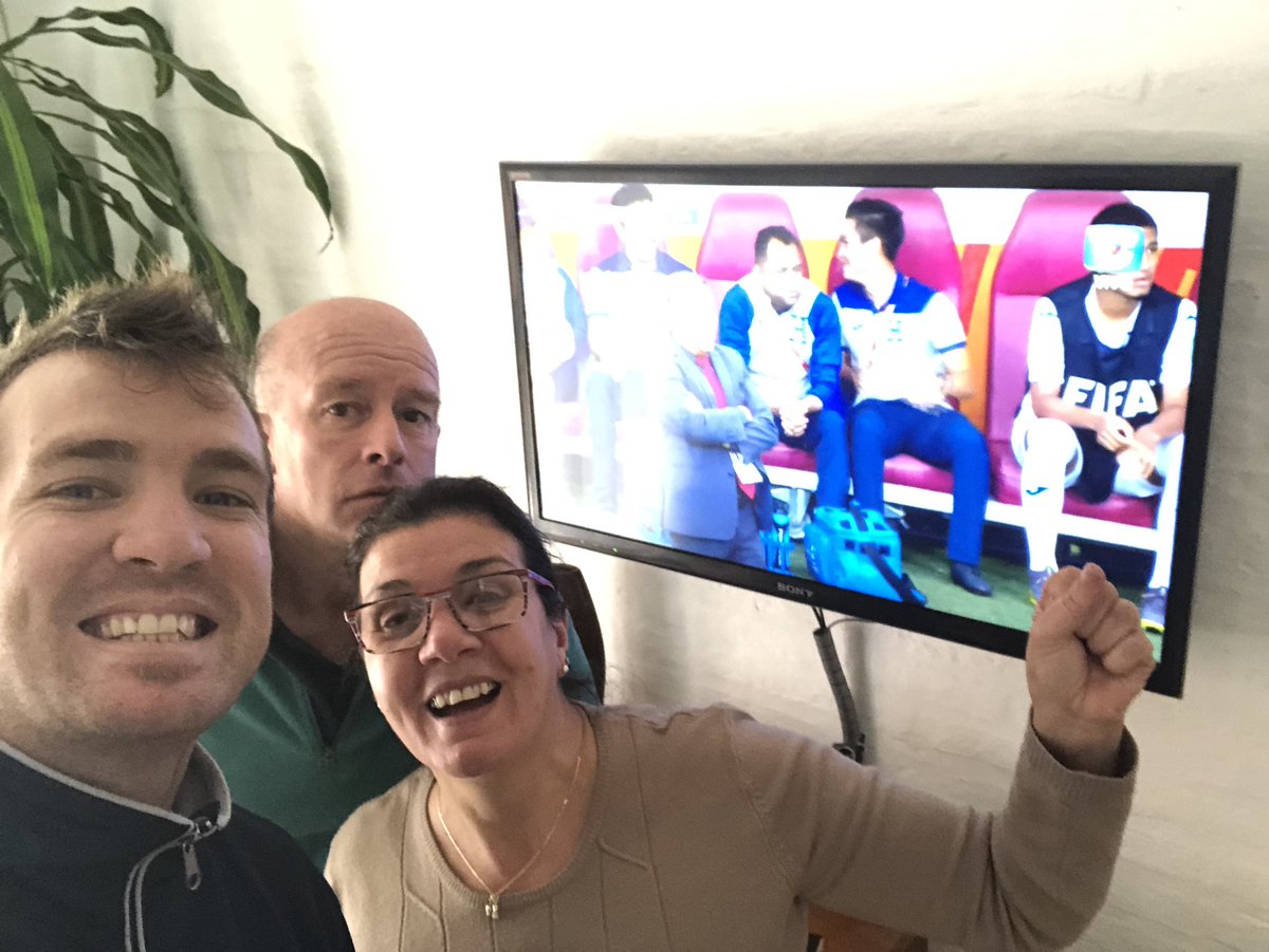 MarquitosAp's tweet photo. Vamooooos la celeste del alma!!!!! Por la segunda victoria y clasificación! Con los viejos mirando a la mas linda de todas! 🇺🇾🇺🇾🇺🇾🇺🇾 falta la camiseta nomas 💪🏻💪🏻💪🏻💪🏻💪🏻 #UruguayEnEl10 https://t.co/MP5YqVyVH2