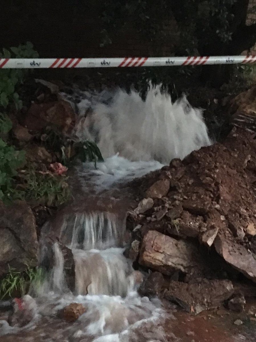 ShireenJ74's tweet photo. @CityofJoburgZA @JoburgWater there’s a very big water pipe burst in my street - it’s been running since this morning and no response. Your call centre agent confirmed that you have one technical team servicing the entire Joburg area. https://t.co/OUQnrX6lOd