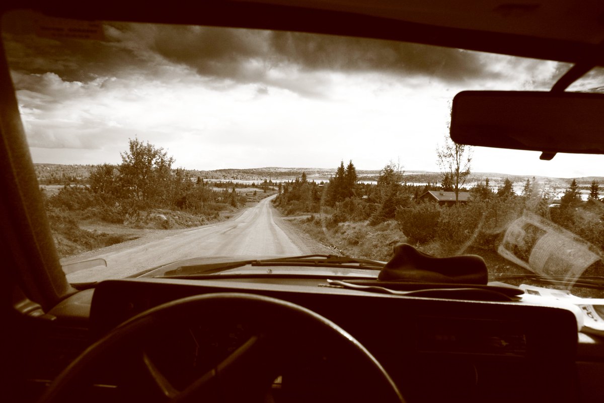 soufflard's tweet photo. Vous n'avez pas des fourmis sous la pédale, vous ?! Genre, envie de préparer ses #vacances ? Son #roadtrip ? Après un passage en #librairie : https://t.co/a1Kn0MYwTy ! https://t.co/OxEY321Z87