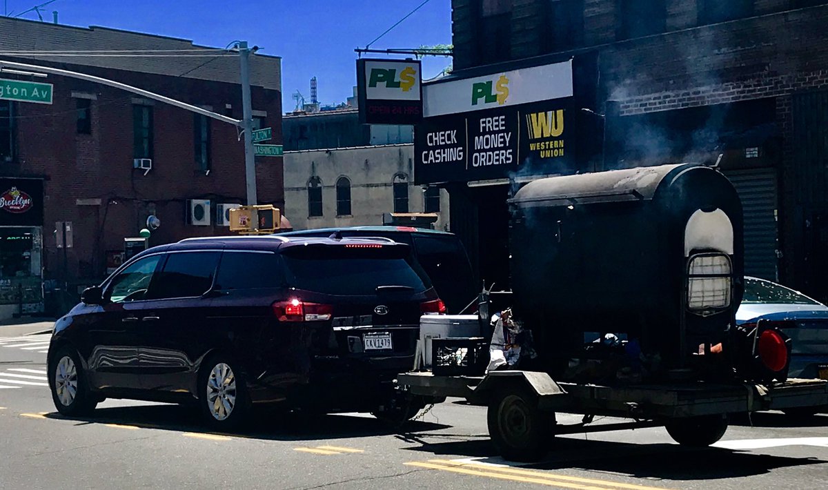 lapham_katie's tweet image. Follow that van! #BBQOntheGo #Brooklyn #ClintonHill #MemorialDay2019