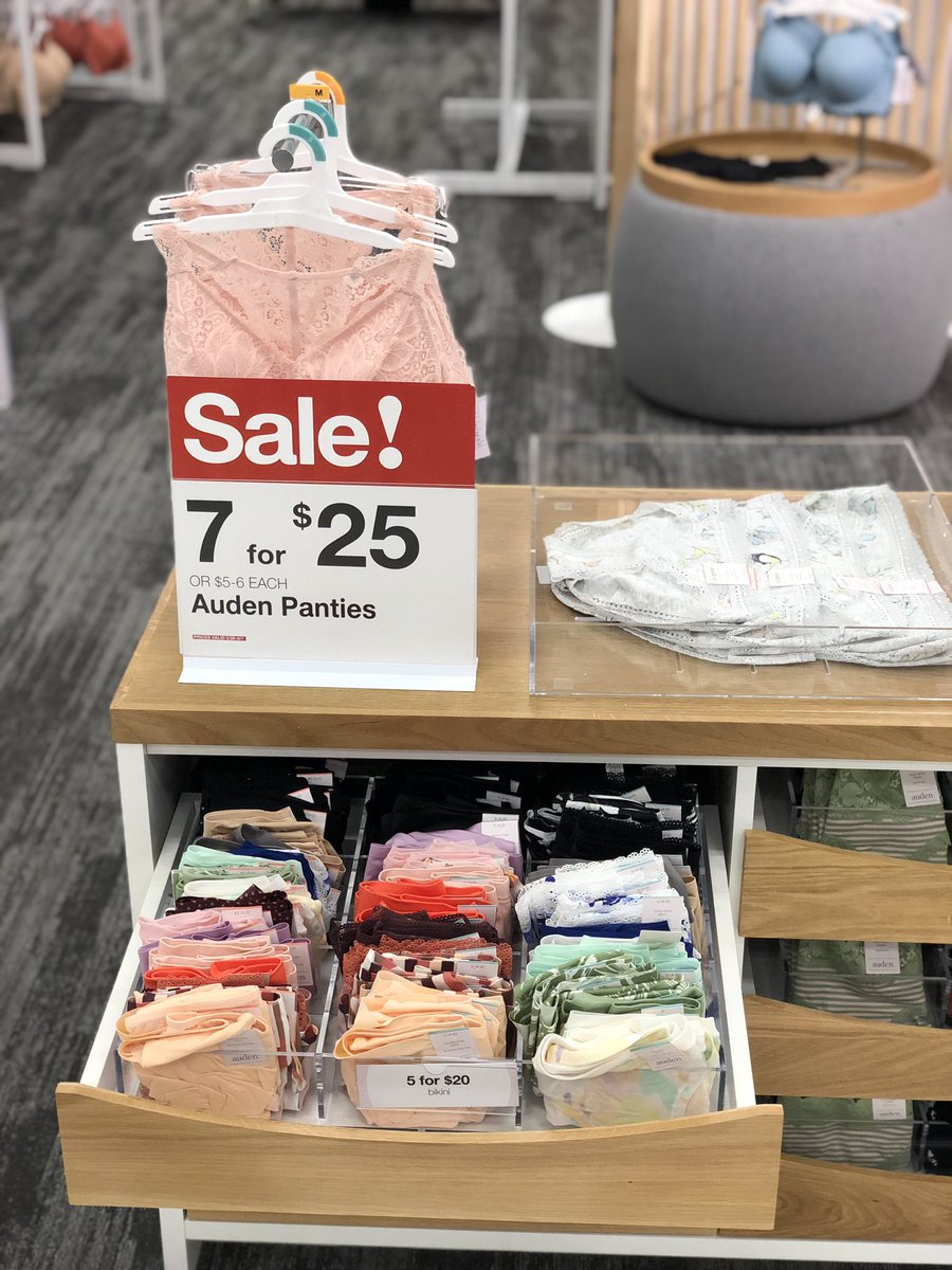 Capacities ✔️ Color ✔️ Fold ✔️     We are ready to sell some Auden! <a href="/eochampaugh/">Ellen Ochampaugh</a> <a href="/HannahStanbery/">Hannah Stanbery</a> @KClark615