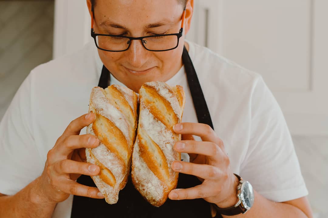 Nothing better than the smell of grandma's 60 yr. sourdough #fresh #bread 🥖
.
.
.
.
.
.
.
.
.
.
#eventchef #privatechef #privateevent #toronto #6ix #torontochef #torontocatering #instachef #instacook #realgoodfood #catering #chefmichaelg
@chefmichaelg
📸: @sxannygrace