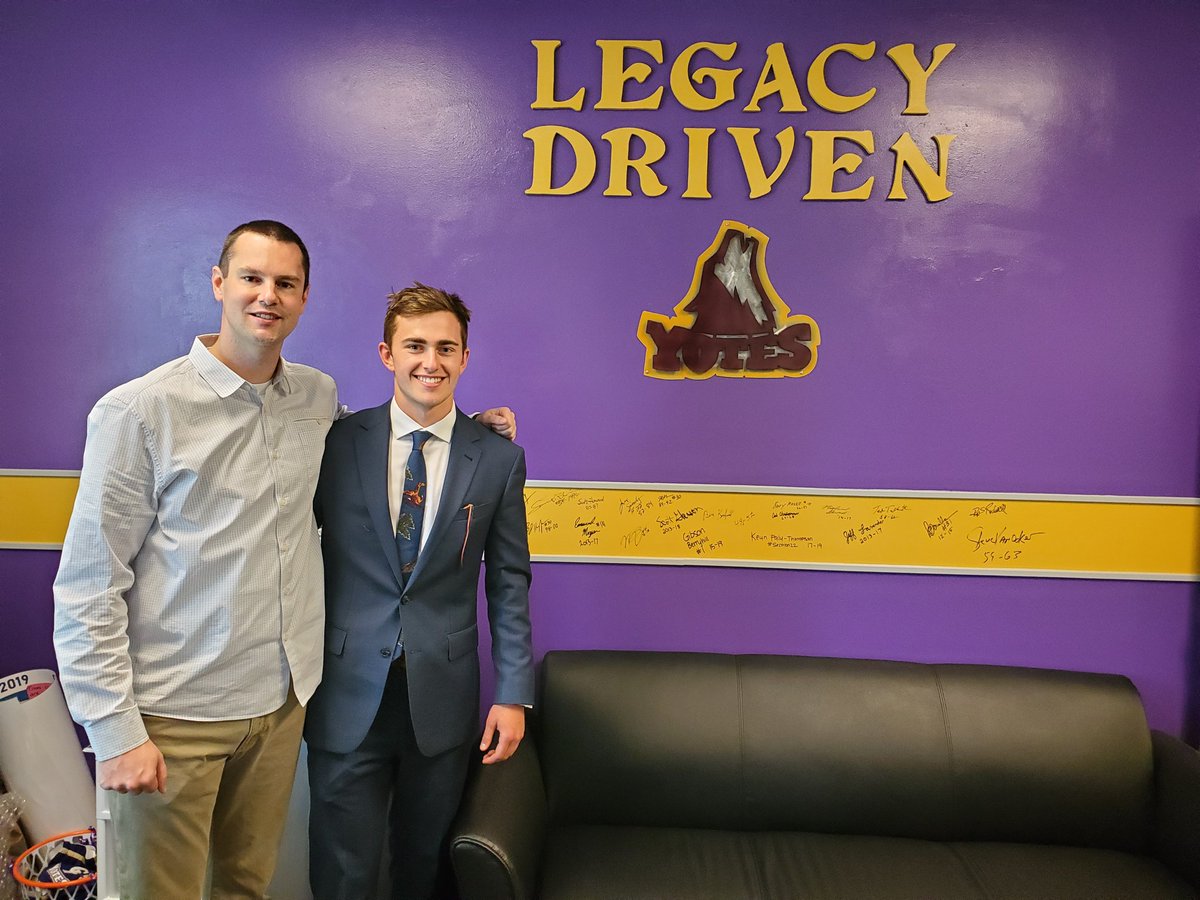 Colby_Blaine's tweet photo. Legacy Wall Signee!
Gibson Berryhill: 2015-19
*3 National Tournaments (2 Fab Fours)
*2 Conference Championships
*All CCC Honorable Mention ('19)
@GibbyBerryhill #LegacyDriven https://t.co/fnvVtDfevh