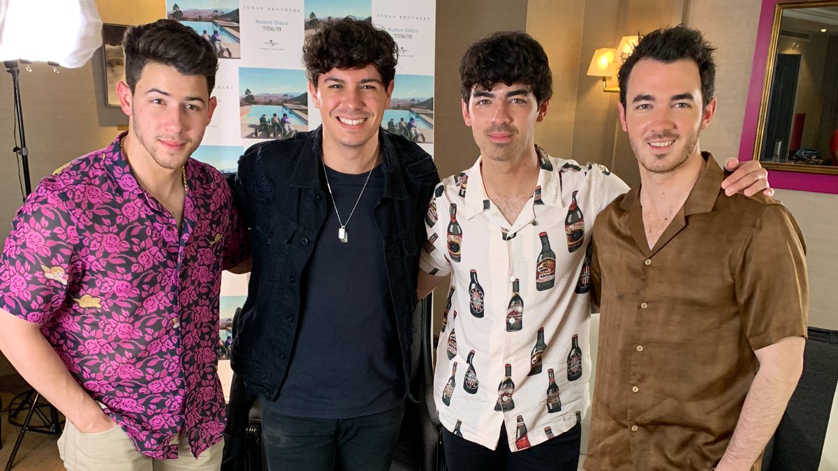 alfredgarcia's tweet photo. Spent today in Madrid with @jonasbrothers warming up for what’s coming 🔥. Appreciate your time and support. #ChasingHappiness while #HappinessBegins. Spain is happy with you 😊.
Pablo Motos, en un ratito te los llevo para @El_Hormiguero 🐜 . https://t.co/21beAVS6xV