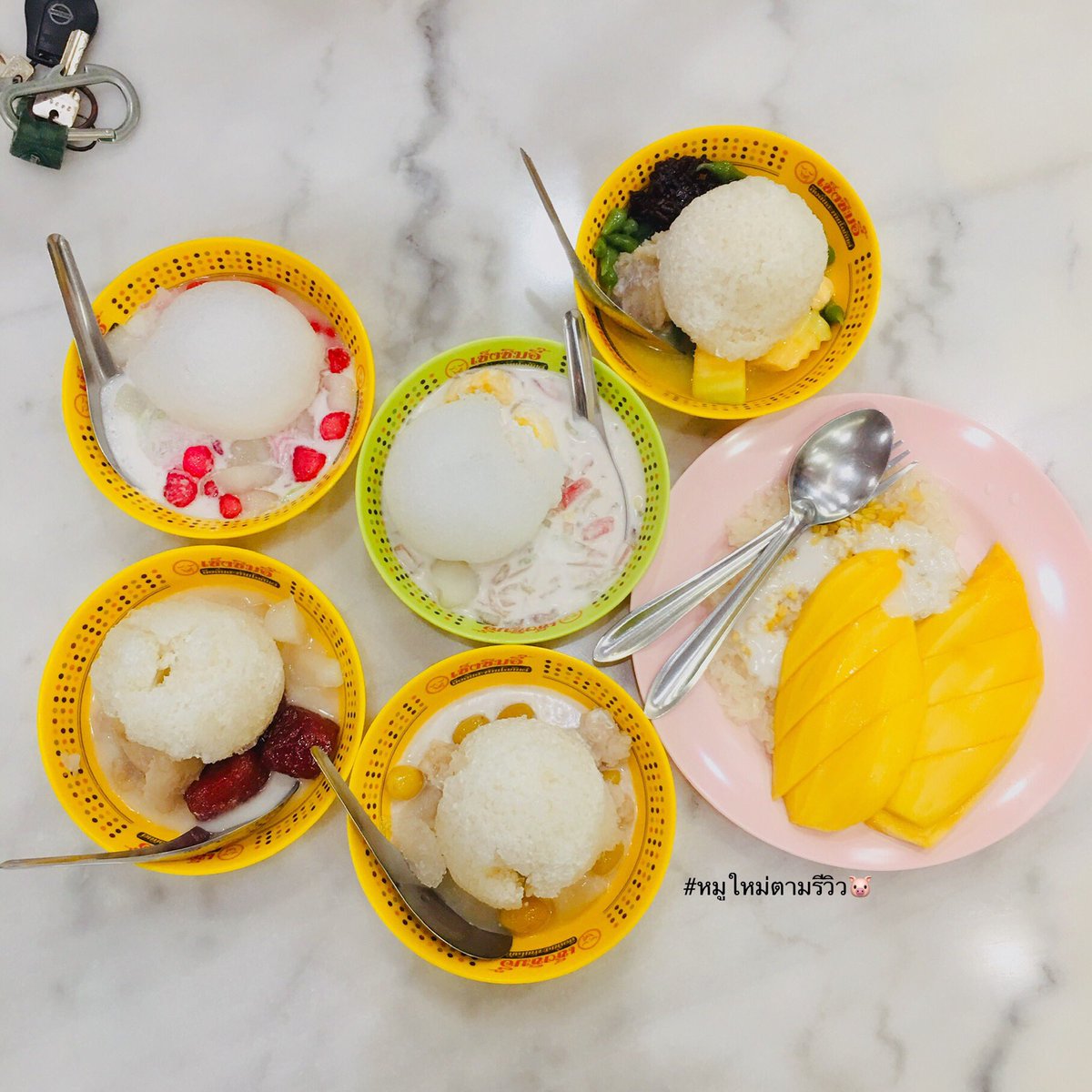 alonsass's tweet photo. 🌊เช็งซิมอี๊ พัทยา 🍧
ร้านขนมหวานในตำนาน 70 ปี ลือลั่นสะท้านโลกันต์❣️
🍧สายหวานห้ามพลาด‼️ มีเครื่องให้เลือกใส่กว่า 50 ชนิด หน้า���้านยังมีข้าวเหนียวมะม่วงอีกด้วย🥭

📍 พิกัด ถ้าเลี้ยวมาจากพัทยากลาง ร้านจะอยู่ซ้ายมือ ก่อนถึง Terminal21
#หมูใหม่ตามรีวิว🐷 #ร้านเด็ดพัทยา #Aroii https://t.co/cIVfraxzU3