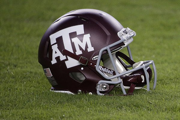 DenvoBandz's tweet photo. UH OH!!! Extremely blessed to receive an offer from Texas A&amp;M University @CoachPeveto #GigEm 👍🏾 #12thMan https://t.co/yPzMXKvdOv
