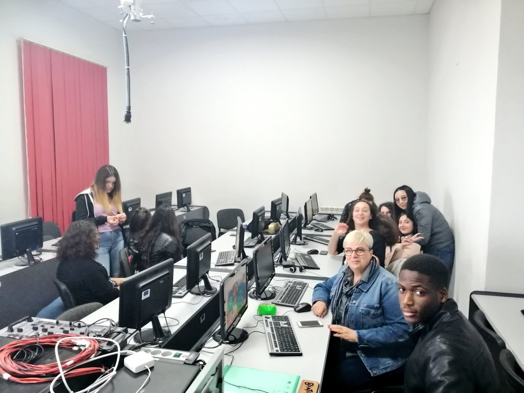 È il momento dei saluti qui a #Naro. 
#Upshift si conclude così, con tanti sorrisi, una marcia in più, tanti argomenti appresi, nuovi #startupper e aspiranti #imprenditori. Siamo fieri dei nostri ragazzi e dei progetti che andranno avanti. In bocca al lupo! <a href="/jaItalia/">JA Italia</a> <a href="/UNICEF/">UNICEF</a>