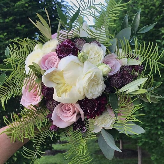 Trying to find the bright side to all of the rain in KC lately.  Then I saw these beautiful flowers and it all made sense.  Thanks for the reminder, <a href="/flowersbyemily/">flowersbyemily</a>! ⚘🌷🌼🌻🌺 .
.
. 
#parkplacekc #parkplaceleawood #kansascity #shopping #dining #leawo… bit.ly/2wm9FHP