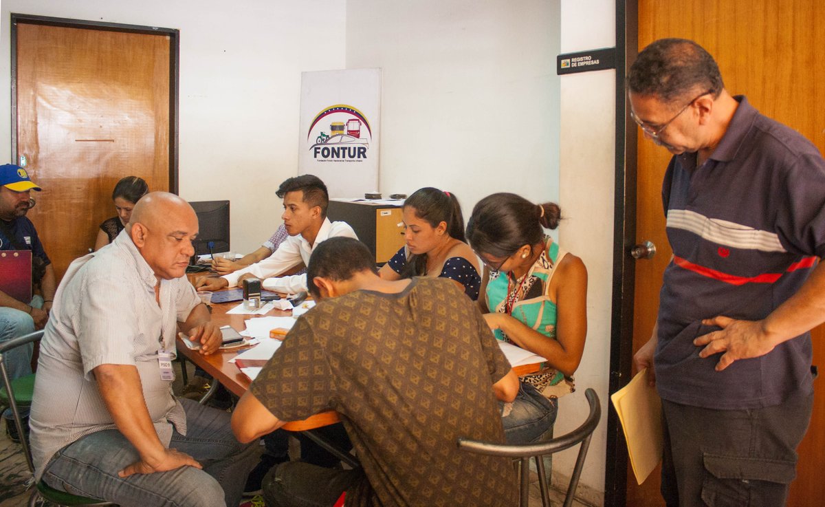 mintransporteve's tweet photo. #Entérate| @Fontur_Oficial continúa dando respuestas al pueblo venezolano para mantener unidades del transporte público circulando y prestando servicios a las comunidades de la Gran Caracas, como lo contempla la #GranMisionTransporteVenezuela impulsada por el Min @tupamarohipolit https://t.co/CYJnh5IiiG