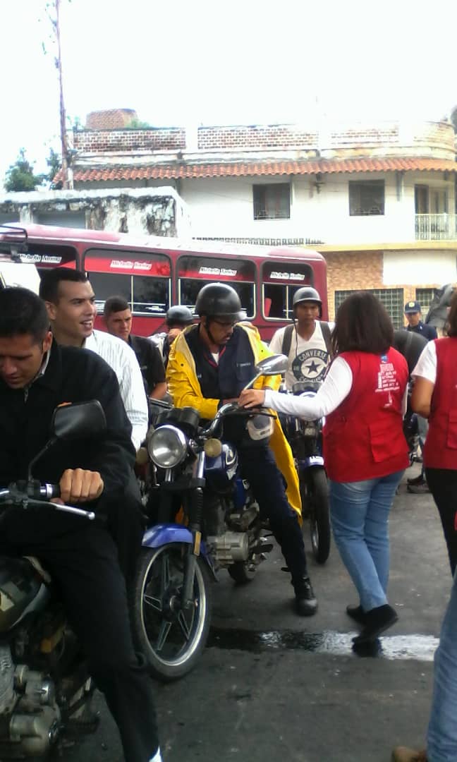 InttValera's tweet photo. @InttValera #27May Presente en las estaciones de servicio, las Acacias del Municipio Valera controlando el abastecimiento de combustible @JCarDuque @tupamarohipolit @TransporteGobVe @INTToficial https://t.co/uc0W5o9EyM