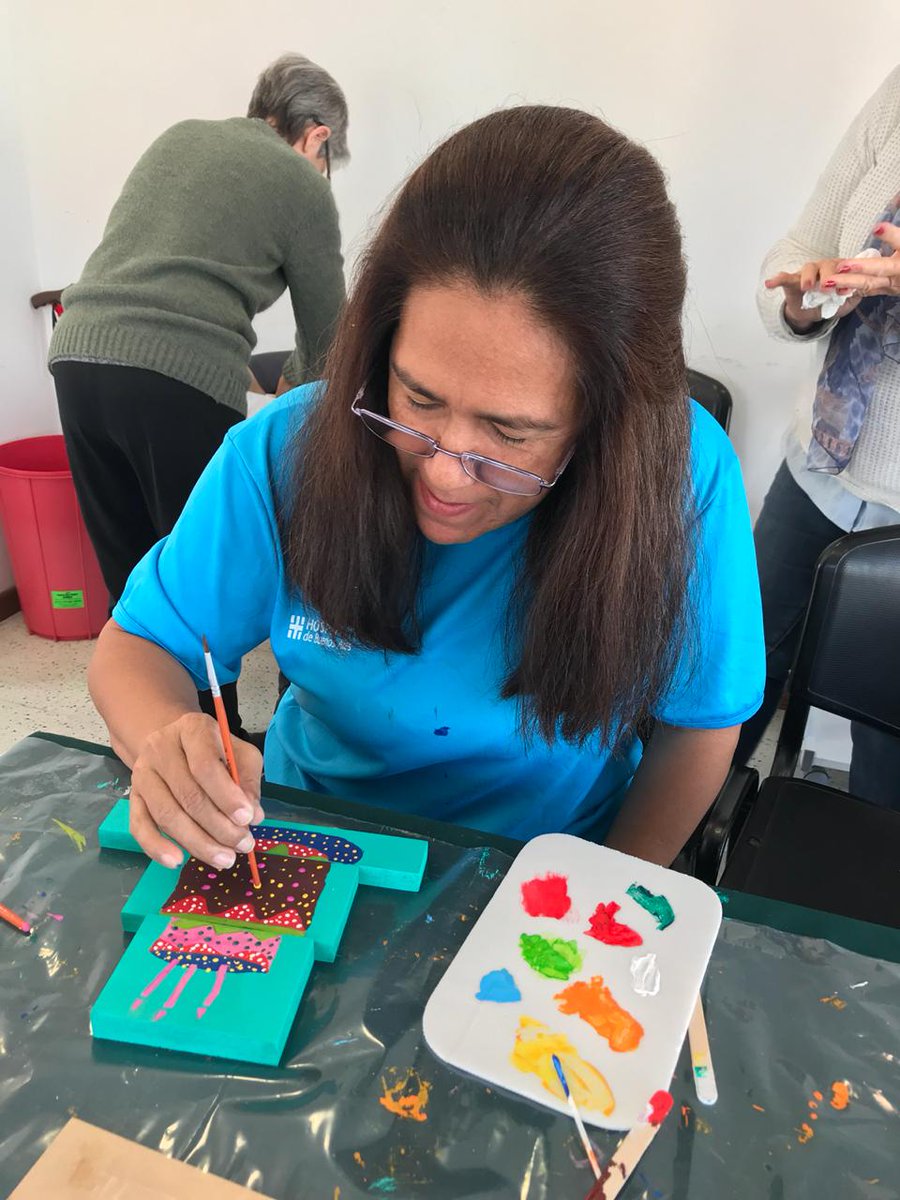 AMPHI_RS's tweet photo. En "Pintando para una Sonrisa" empezamos a pintar Tortas Locas y pronto irán a las manos de muchos niños! https://t.co/L0VaAWVgeo