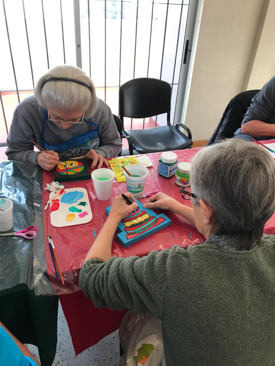 AMPHI_RS's tweet photo. En "Pintando para una Sonrisa" empezamos a pintar Tortas Locas y pronto irán a las manos de muchos niños! https://t.co/L0VaAWVgeo