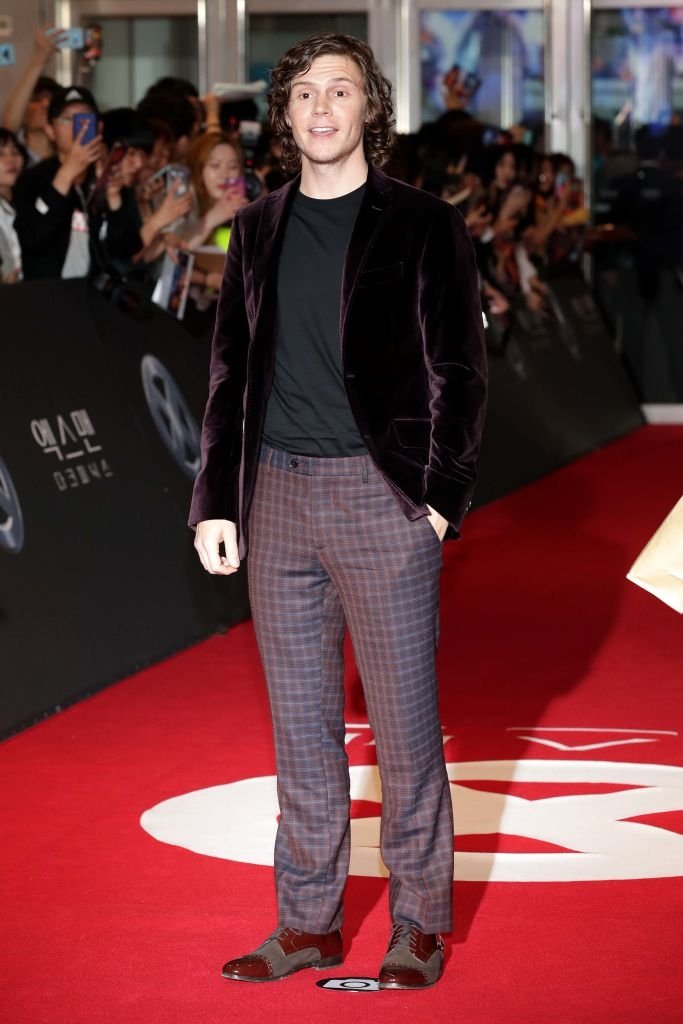 Ahs Cast Pics On Twitter Evan Peters Attends The South Korean