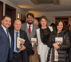 bit.ly/2VTg3Au bit.ly/2VTg3Au