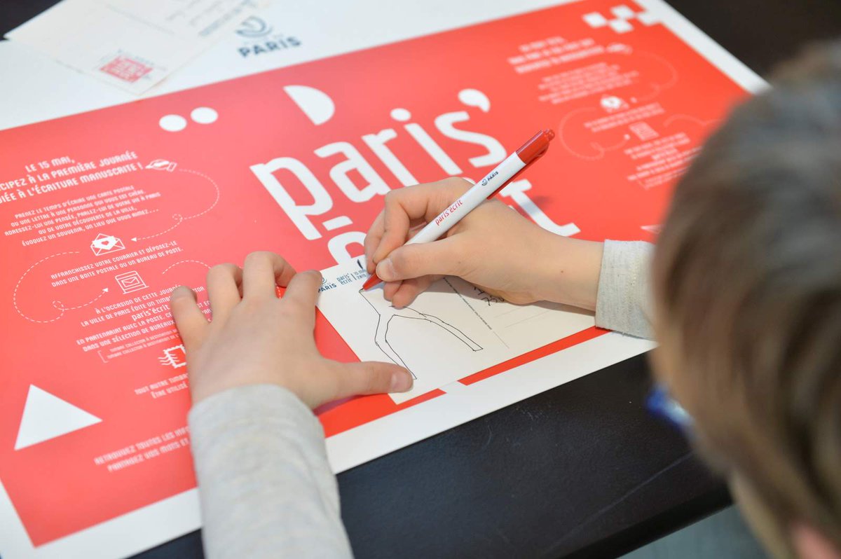 LaTourEiffel's tweet photo. What a delight to read all these postcards written by these little hands for my 130th birthday 😃 THANK YOU ! 😘
#Eiffel130 #Parisecrit https://t.co/Q82IC0bIGe