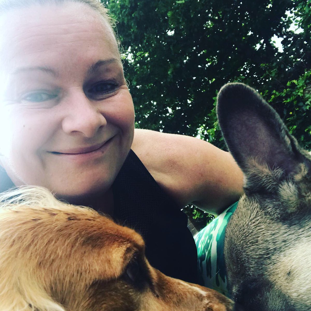 Justinemclayton's tweet photo. #bankholidaymonday fun, a 10k #run with some of the #compasschuggers trying out new trainers which have given me a blister π³@SASPsomerset #ThisGirlCanRun https://t.co/u0ZTHAnosQ
