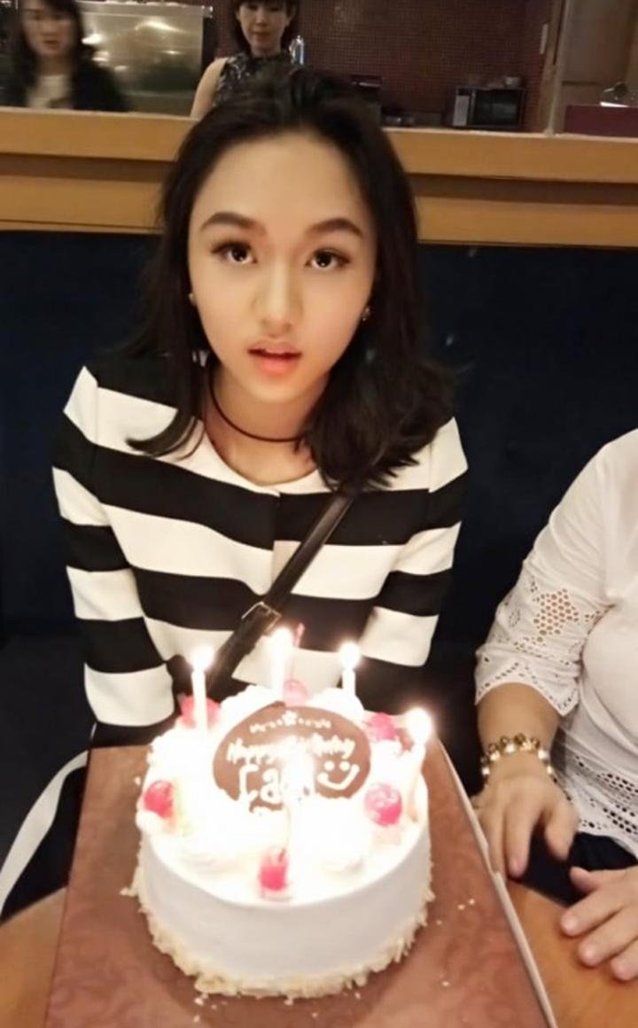 yashadipura's tweet photo. Met ultah anakku Ananda Meisha, entah sy hrs cerita apa,. Ini putri saya, yg sdh 15 thn blm bertemu

Mohon sampaikan  rasa rindu dan cintaku untuk putriku, maafkan papi, smoga suatu saat kita bertemu, aamiin

Twiiter do your magic
I love you

Bantu RT plis 😢😢😢😭😭😞😞😟😧😧 https://t.co/NOUgHm6gCG