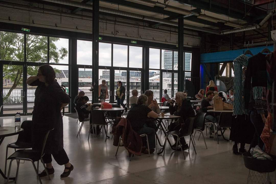 Afgelopen weekend een speciaal project verzorgd.
<a href="/breidag/">breidag</a> in de <a href="/kromhouthal/">Kromhouthal</a> #amsterdam 
Foto's; Nederlandse Breidagen 
breidag.nl/special/