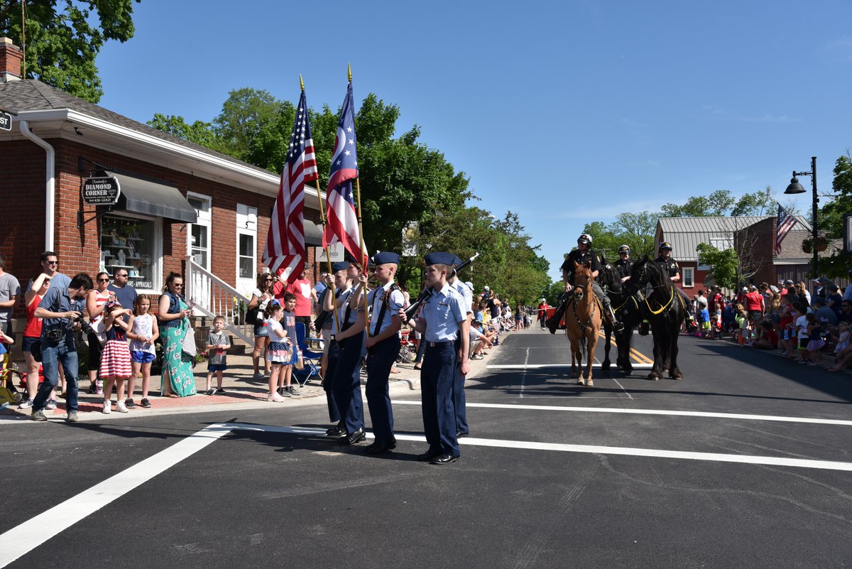 CityofPowellOH's tweet photo. Our community gathered together this morning for the annual #MemorialDay Parade &amp; Ceremony. We remember and honor the fallen each and every single day. #NeverForget #ThankYouForYourService Photos: https://t.co/4h4fkRSiJL https://t.co/YkJ8EITCQ1